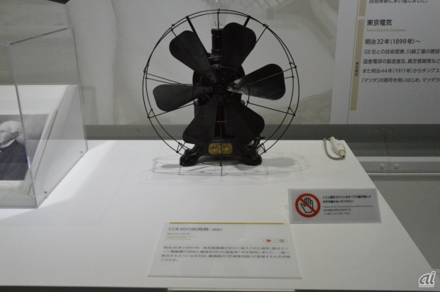 　明治27年（1894年）、日本初の扇風機が登場した。写真は複製のもの。
