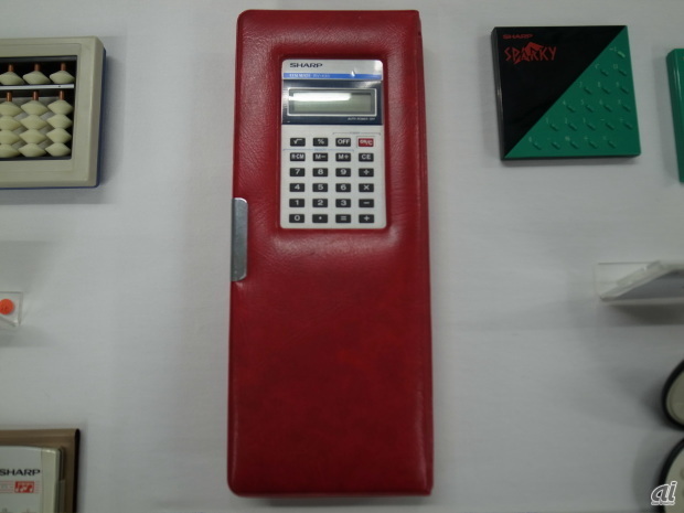 　筆箱付き電卓「RV-430」。