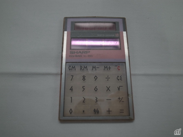 　シースルー電卓「EL-895」。
