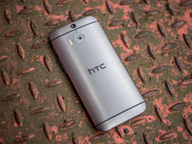 　HTCがついに、同社の新主力端末「HTC One M8」を正式に発表した。同端末をめぐっては、何週間にもわたってうわさやリーク画像が出回っていた。新しくなったメタルボディに5インチ画面を装備する同端末には、2.3GHzのクアッドコアプロセッサや「Android 4.4.2」（開発コード名：「KitKat」）に加えて、多数の素晴らしいカメラ機能が搭載されている。

　今週中に世界各国で発売される予定だが、具体的な価格はまだ発表されていない。

関連記事：HTC、新スマートフォン「HTC One M8」を発表--5インチ画面を搭載

