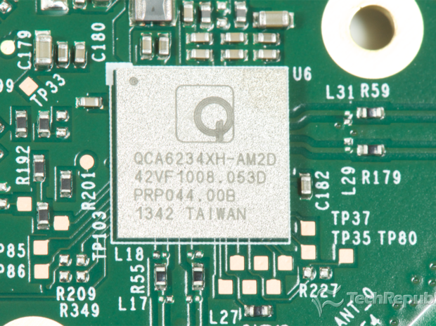 　Qualcomm Atherosの集積デュアルバンド2x2 802.11n + Bluetooth 4.0 IC。