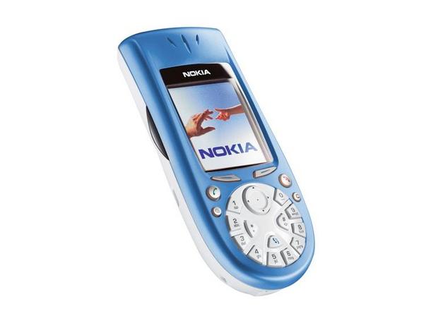 「Nokia 3650」
2003年発表

　いろいろな意味で画期的な携帯端末だったNokia 3650は、北米で初めて発売された、内蔵カメラを搭載した携帯電話の1つだった。さらに、4096色対応のディスプレイ、Bluetooth、スピーカーホン、音声ダイヤル機能、マルチメディアカード用の外部スロットを搭載している。しかし、この携帯電話のかさばるサイズは誰にでも好かれたわけではなく、円状に並んだキーパッドに慣れるのには時間が必要だった。Nokiaは後に発売した「Nokia 3620」では、この携帯電話の機能と基本的な形は残しながら、従来型のキーボードを採用している。
