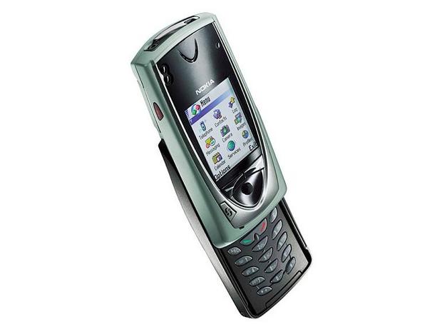 「Nokia 7650」
2002年発表

　やはり映画に登場した（「マイノリティ・レポート」で使われた）Nokia 7650は、Nokia製携帯電話で初めて、内蔵カメラを搭載していた。またそのスライド式のデザインや、「Symbian OS」、カラーディスプレイ、操作用ジョイスティックでも知られていた。

