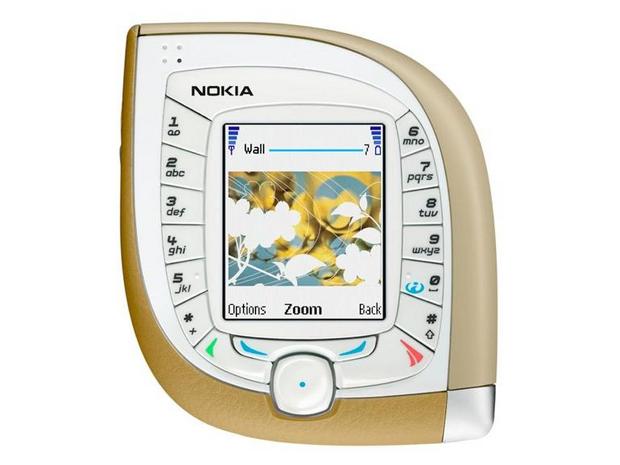 「Nokia 7600」
2003年発表

　Nokia以外にこの携帯電話を作れるメーカーがあるだろうか。Nokiaの「Fashion」7000シリーズの一部である、ティアドロップ型のNokia 7600は、6万5000色のディスプレイを搭載し、キーは両側に配置されていた。また交換可能なカバー、VGAカメラ、MP3プレーヤー、Bluetooth、赤外線ポートを搭載し、USBをサポートしていた。後に発売されたNokia 7610は、ティアドロップ型のデザインは維持しつつ、従来型に近いキーパッドデザインを採用していた。その後2009年に発売された「Nokia 7705 Twist」では、正方形の外形と、キーパッドが回転するデザインを組み合わせている。

