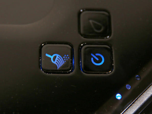 　ボタンは、から拭きボタンと水拭きボタン、電源ボタンの3つのみだ。