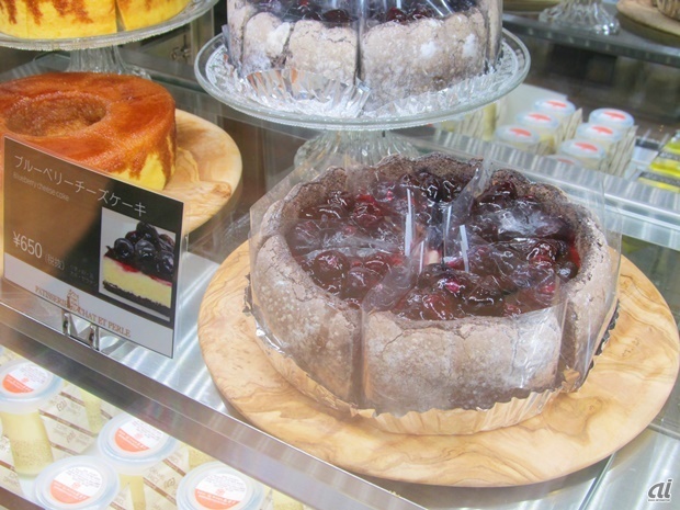 　ブルーベリーチーズケーキは税抜650円。