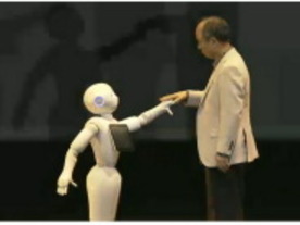 ソフトバンクが「ロボット」発売へ--会見の模様を随時紹介
