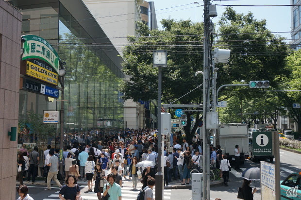　東京における直営店としては、2005年8月にオープンした渋谷店から約9年ぶり。場所は、表参道A2出口の目の前。アニヴェセル表参道と伊藤病院の間に位置する。営業時間は10時から21時まで。