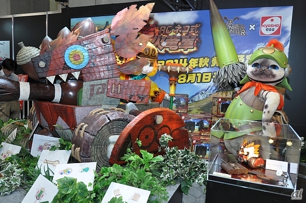　京商ブースでは「RCネコ式火竜車」とともに、ネコ式火竜車とオトモアイルーを再現した巨大フィギュアが展示されていた。