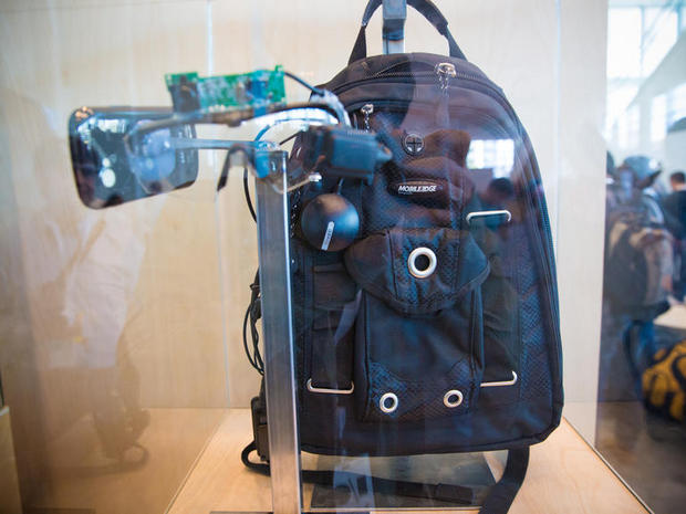 　モスコーンウェストに展示されている2010年当時のGoogle Glassプロトタイプバックパック。