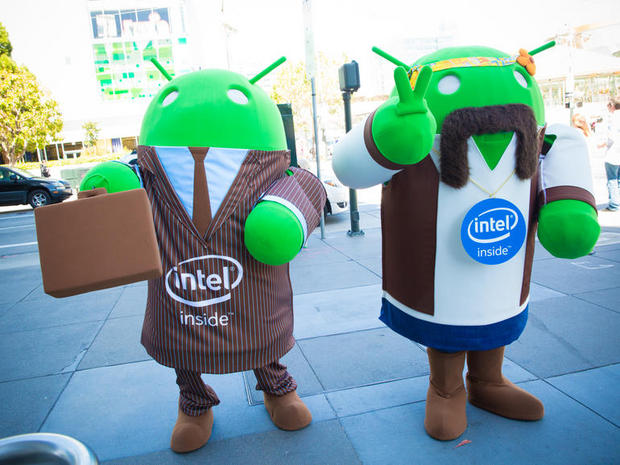 　モスコーンウェストの外側には、Intelによるドロイド君の着ぐるみを使った広告が2体。