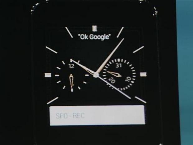 「OK, Google」
　LG Gではアナログとデジタルの要素がブレンドされている。こちらはボイスコマンドとともに、画面の下にフライト情報が表示される様子。
