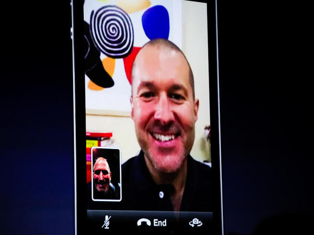 　iPhone 4の発表イベントでは、「FaceTime」での通話が初めて公開され、Steve Jobs氏とデザイナーのJony Ive氏が話をした。この重要な会話は、以後のあらゆるビデオ通話と同様、ぎこちなくて堅苦しいものだった。