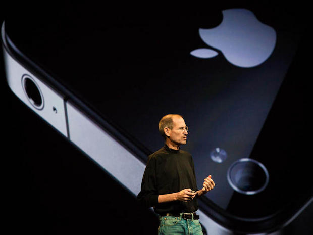 　iPadの発売から間もない2010年6月7日、Appleは「iPhone 4」を発表した。