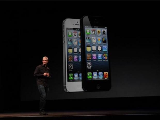　2012年9月、Appleはスクリーンサイズを3.5インチから4インチに拡大した「iPhone 5」を発表し、サムスンに対抗した。