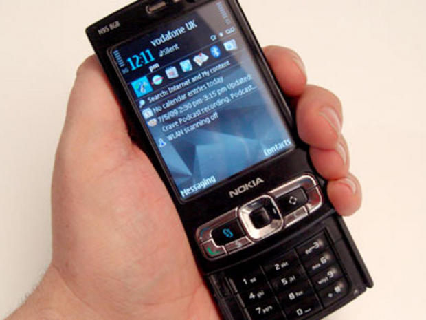 　iPhone発売当時の最大のライバルは、NokiaのN95のような分厚い多機能スマートフォンだった。