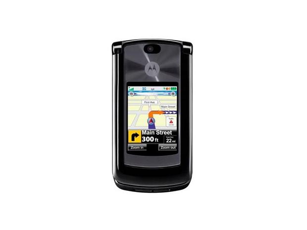 　「RAZR2」は、スマートフォン時代が始まったばかりの2008年に発表された。さらにデザインが洗練され、GPSを搭載し、外部ディスプレイが改良されたほか、メモリ容量が増えている。