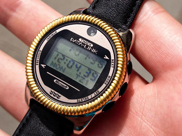 　最後のお楽しみだ。Data Linkに新しい腕時計用電池を入れたところ、初期状態の1996年の日時が表示された。うれしいことだ。