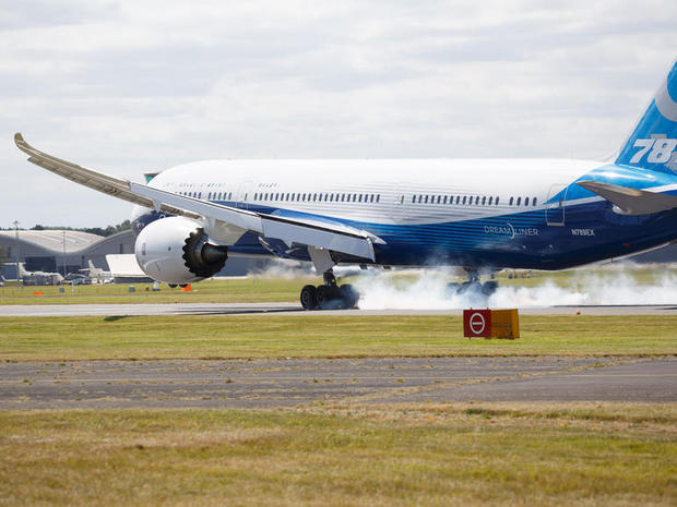 　ファーンボローに着陸したBoeing 787-9。その直後に再度離陸して集まった人たちを驚かせた。