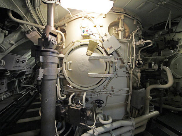 　これは潜水艦の上部デッキだ。前に紹介した写真はメインデッキ。上と下にミサイルも伸びている。