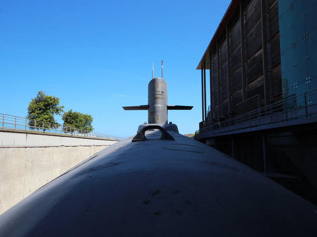 　司令塔の潜航舵は、潜水艦が深度の微調整や浮上、潜水を行うのを助ける。