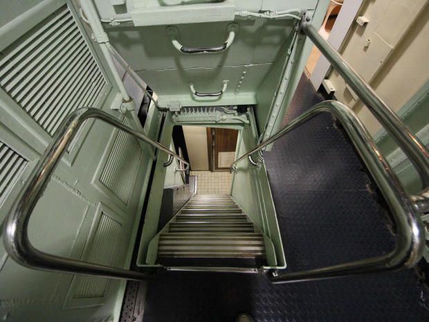 　筆者がこれまでに見学した潜水艦のほとんどは1つのフロア（と司令塔）しかなかったが、Redoutableは階段だけでなく、エレベーターも備えている（運搬用の小型エレベーターではあるが）。