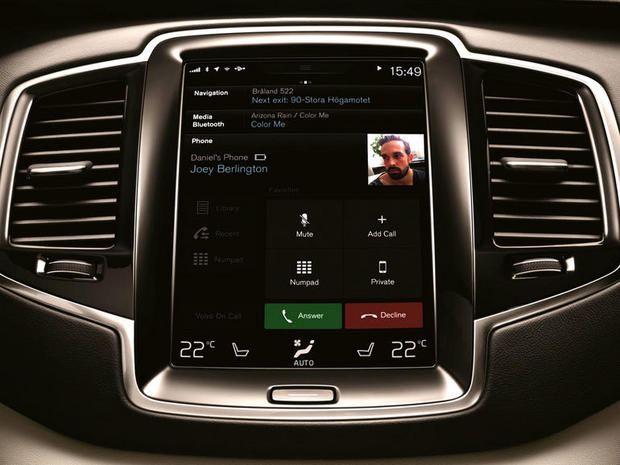 　通話中は、各機能を呼び出すボタンが画面上に大きく表示されるので、運転者は適切なボタンを簡単に選択できる。