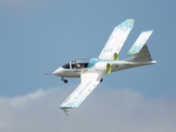 電気飛行機「E-Fan」--エアバスの訓練用飛行機を写真で見る