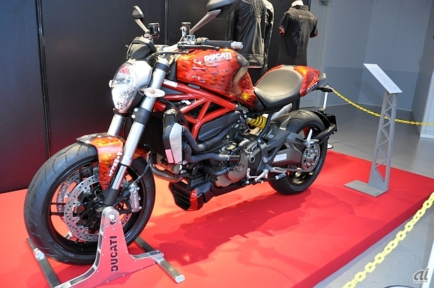 イタリアのバイクメーカー「ドゥカティ」とのコラボしたことで話題となったバイク「MONSTER1200 モンスターハンターバージョン」。