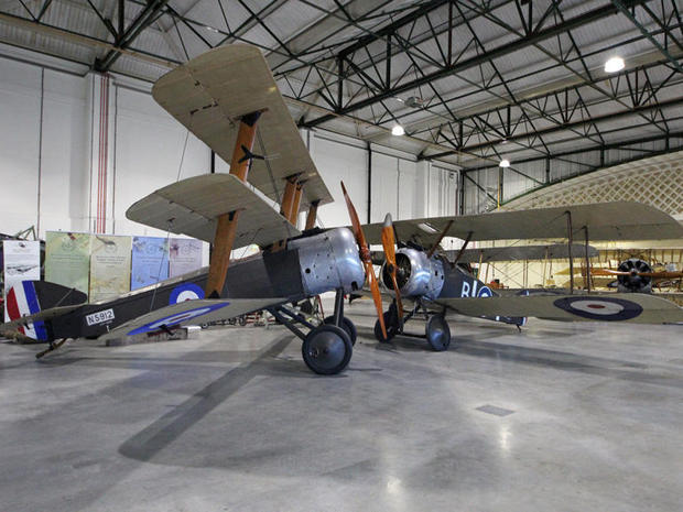 　現在、これらの飛行機はコスフォードにある別の英空軍博物館に展示されている。手前に写っているのは「Sopwith Triplane」で、その後ろは伝説のSopwith Camelだ。