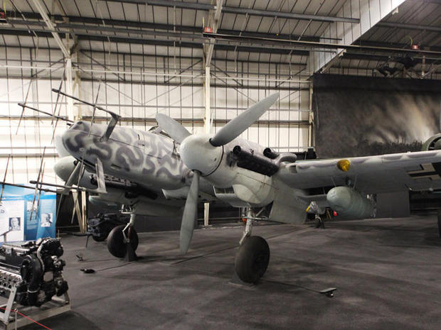 　これは完全な状態のものとしては、現存する唯一の「Bf 110」だ。航続距離の長い夜間戦闘機として大きな威力を発揮したが、戦闘爆撃機としても使われた。