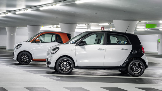 　fortwoとより大きな「forfour」。