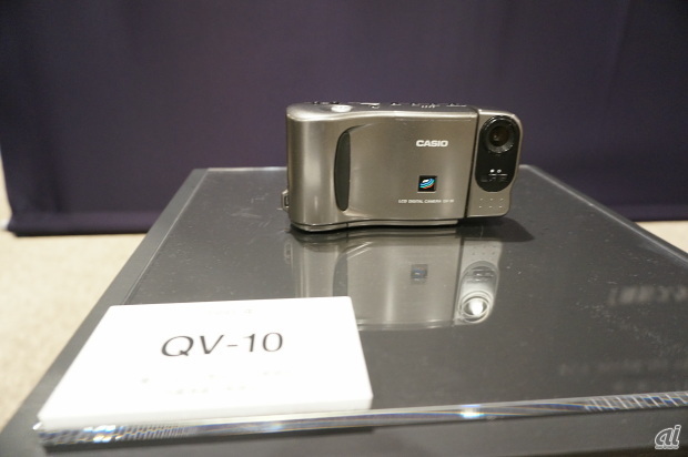 　1995年に登場した液晶を内蔵したデジタルカメラQV-10。