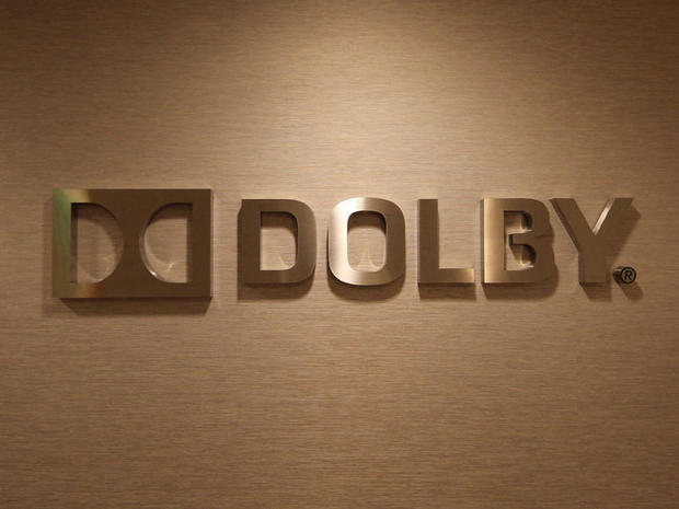 　Dolbyは全米に施設を展開している。世界中といってもいいだろう。同社最新の「Atmos」に関するイベントで、われわれはカリフォルニア州バーバンクの2つの建物を訪れた。一方にはデモ用の小型の映画館（次ページの写真）があり、もう一方にはホームシアターシステムが展示されていた。