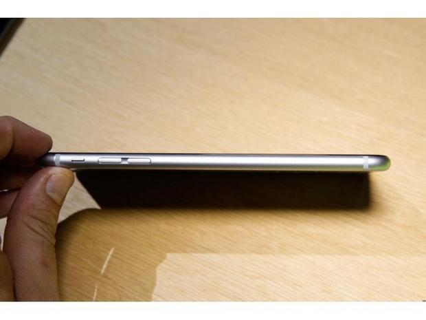 　iPhone 6は厚さ6.9mmで、iPhone 6 Plusは厚さ7.1mmだ。