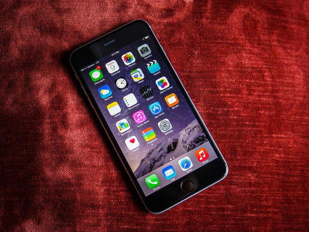 　iPhone 6とiPhone 6 Plusは、ウィジェットやカスタマイズ可能なキーボードなどの新機能を多数備えた「iOS 8」を搭載している。