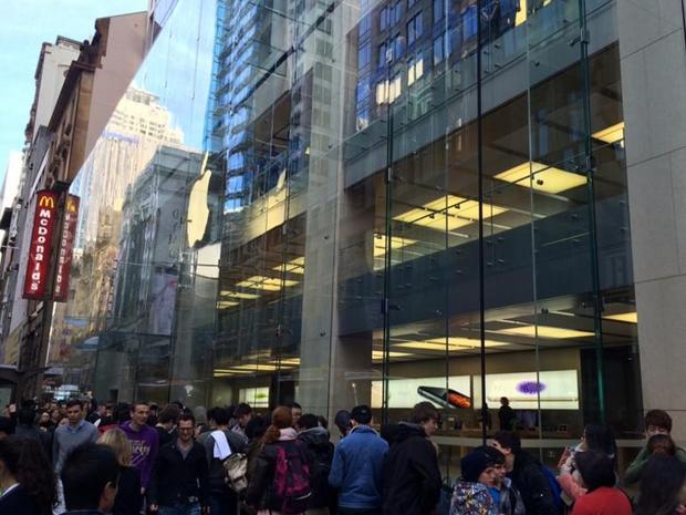 　iPhone 6発売に向け準備を進めるシドニーのApple Store。