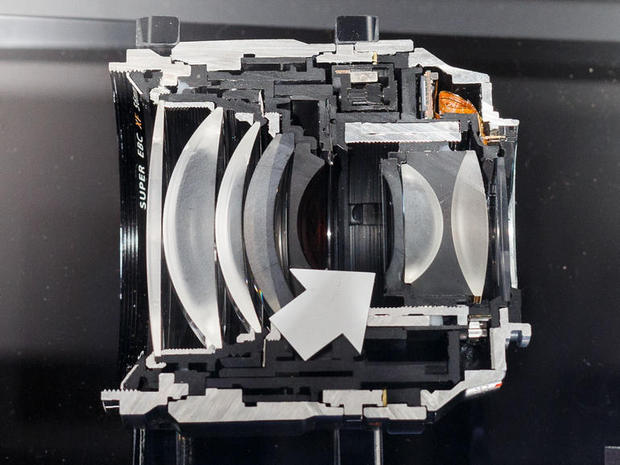 　富士フイルムが発表した「XF56mmF1.2 R APD」レンズ。