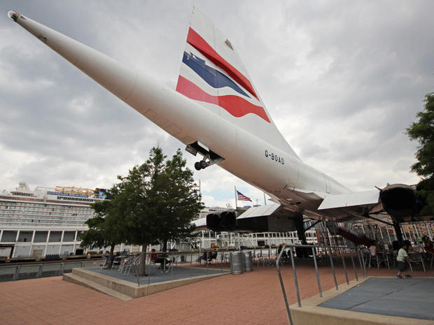非常に小さな車輪

　Concordeのパイロットたちは、この車輪をぶつけないかどうかをめぐって賭けをしたのだろうか。