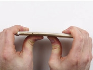 「iPhone 6」の曲がり具合、他社製端末と比較