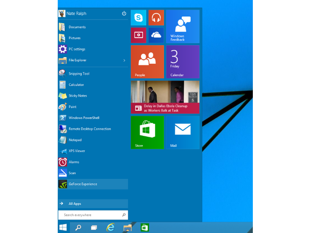 　Windows 10の体験は、改良された「Start」メニューから始まる。Microsoftにとっては逆行と言えるもので、Windows 8で導入された「Modern」ライブタイルが、「従来型」のスタートメニューに移植されている。