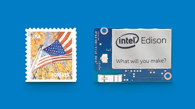 Edison
　世界中の技術者ホビイストが低価格コンピュータとセンサを組み合わせて、アートとテクノロジを融合させたオーダーメードの電子機器を作っているなか、メーカーの動きも活発になってきている。

　市場は「Raspberry Pi」や「Arduino」などのシングルボードコンピュータやマイクロコントローラに支配されているが、いつでも新たな競合デバイスは現れる。

　Intelが投入したのは、小さなシングルボードコンピュータである「Edison」だ。この基板は、切手よりも少し大きい、3.55×2.5×0.39cmのサイズしかない。

　Edisonは35ドルのRaspberry Piの「Model B+」と比較されることになるだろうが、本来は完全なLinuxディストリビューションを動かす小型基板コンピュータではなく、電子機器のプロトタイプや製品で使われる、組み込みLinux用の基板として設計されたものだ。

　EdisonはIntelの22nm「Silvermont」マイクロアーキテクチャを用いた「Atom」システムオンチップ（SoC）をベースにしており、500MHzで動作するデュアルコアIntel Atom Z34XX CPUとシングルコアマイクロコントローラを使用している。

　この基板には、1Gバイトのメモリと、4GバイトのeMMCストレージが搭載されている。ネットワーク接続は、内蔵の802.11 a/b/g/n Wi-Fiと、省電力Bluetoothだ。1つだけあるUSBポートに、周辺機器を接続することができる。さらに、70ピンコネクタを持っているため、センサや他の電子機器を接続したり、他の周辺機器を接続するための別の基板をつなぐことによって、Edisonの機能を拡張することができる。この基板は、SDカードインターフェース1つ、UARTを2つ、I2Cバスを2つ、2つのチップセレクトを持つSPI、I2S、汎用の12ピン入出力（4本がPWM対応）、USB 2.0 OTGコントローラ1つを備えている。

　Edisonは、Raspberry Piで動作するような完全なLinux OSではなく、組み込みデバイス用に設計されたシステムである「Yocto Linux v1.6」を動作させることができる。電源には、1.8Vの入力を必要とする。

　この基板の価格は50ドルだが、カスタマイズした電子機器を作るには、Arduinoのブレイクアウトボード（107ドルもする）のようなものが必要だろう。

　Edisonの実環境テストでは、615MIPSで動作することがわかった。これは、Raspberry Pi Model B+の実環境性能の約2倍だ。また、負荷が掛かっている状態で、最大500mAを引き出せると伝えられている。

　しかし、Edisonは何に使えるのだろうか？Intelの開発者フォーラムでは、人型ロボットから追跡ドローンまでさまざまなプロジェクトが挙げられている。