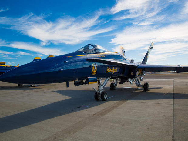 　サンフランシスコフリートウィークの式典を前に、Blue Anglesの「F/A-18」がオークランドに駐機している。