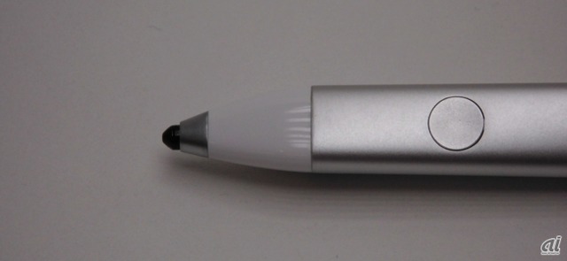　Inkのペン先と操作ボタン。Pixelpointテクノロジを採用していることから、同テクノロジを採用するAdonitのiPad用スタイラス「Jot Touch with Pixelpoint」と同じペン先を搭載している。