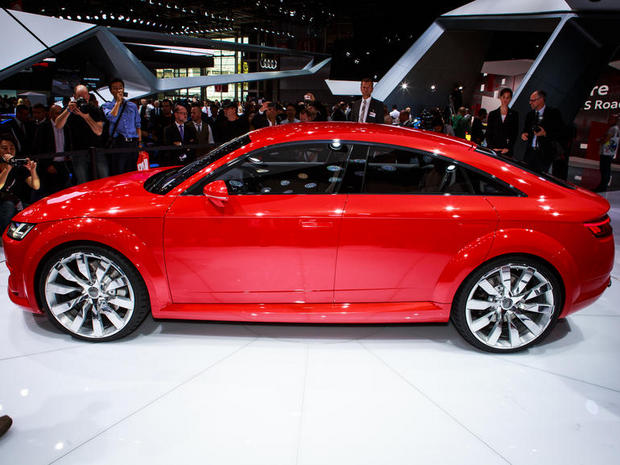 Audiの「TT Sportback」コンセプトカー

　Audiは再びフォームファクタを混ぜ合わせている。同社は今回、「Audi TT」クーペに1組のドアとリフトバックを追加した。結果として、小さな「Audi A7」のようなものになっている。