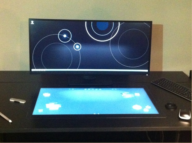 　Dell World 2014で、Dellは「smart desk」を披露した。smart deskは、ユーザーのモニタと連携するインタラクティブな作業スペースの提供を目指すマルチタッチLCDスクリーンだ。

関連記事：デル、新たなデスクトップコンセプト「smart desk」を披露