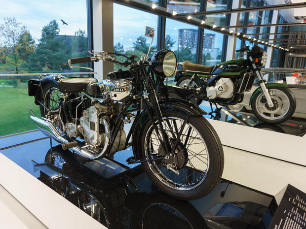 　この1930年代の「Ariel」のように、バイクの展示スペースもある。