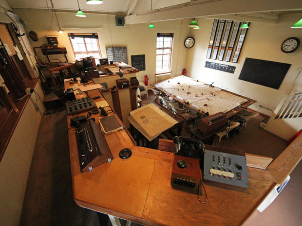 指令室

　1940年ごろのダックスフォード飛行場の指令室はこのような感じだったのだろう。