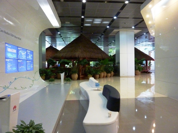 　深センのHuawei本社にあるExperience Centerの内部。