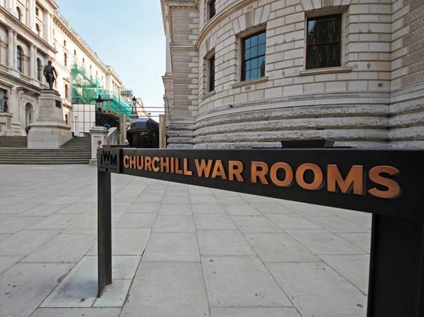 チャーチル戦時執務室

　階段と建物の間にはさまれた小さなドアが、内閣戦時執務室とチャーチル博物館への入り口だ。この2つを合わせてチャーチル戦時執務室と呼ぶ。